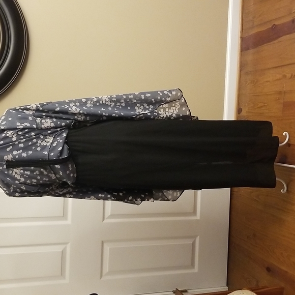 Gorgeous women's CAARA black floral dress - Picture 9 of 12